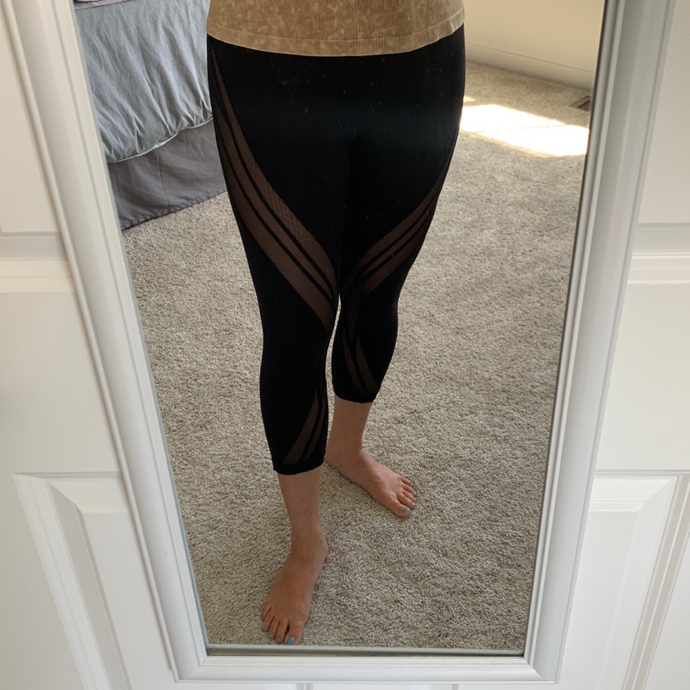 Lululemon || Black Leggings with Mesh Detail